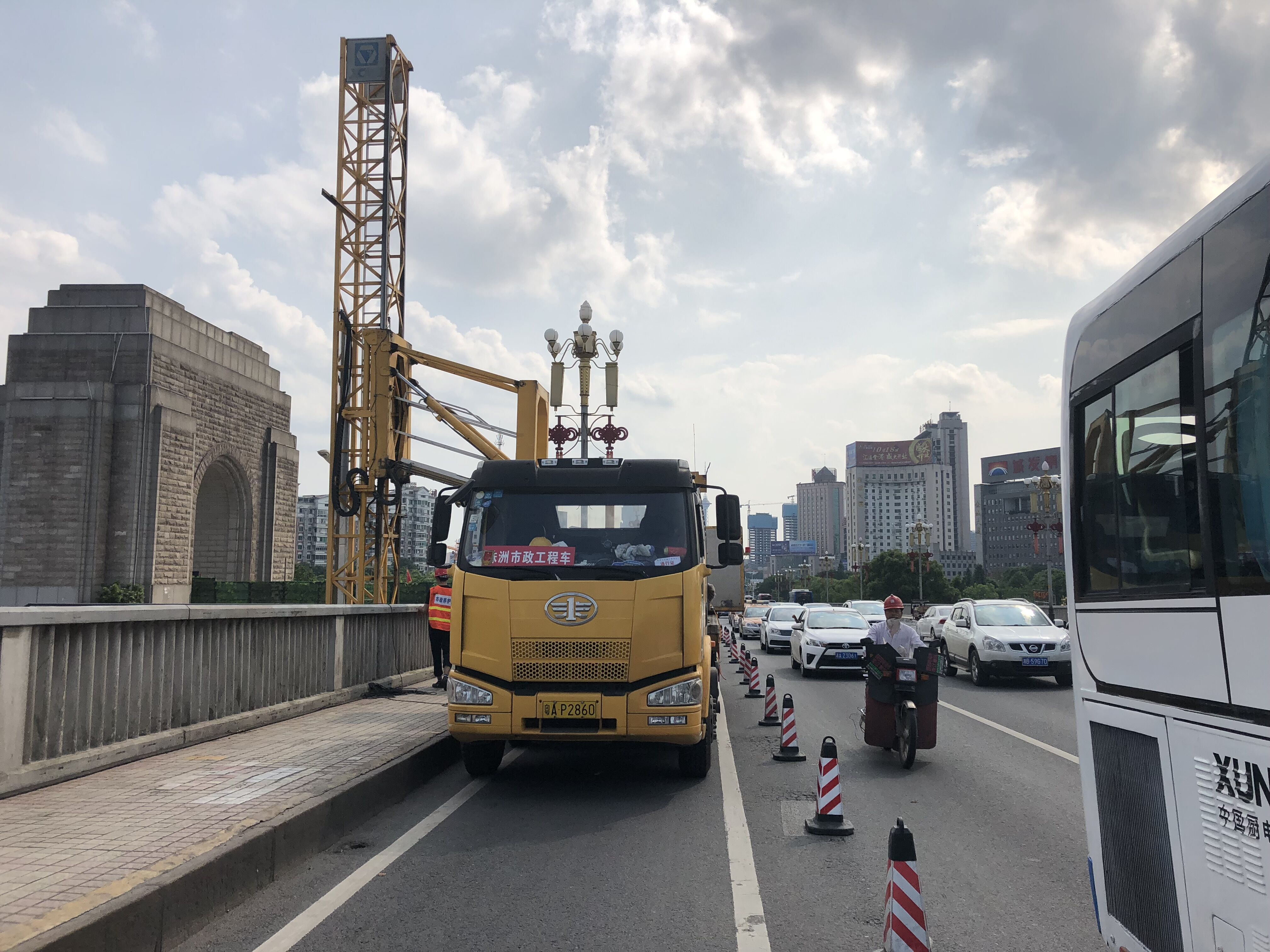 �����z�y܇���U����